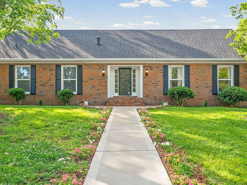 1st image of 635 Country Club Ln