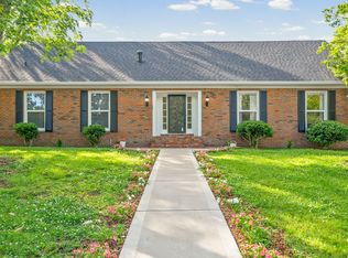 635 Country Club Ln, Hopkinsville, KY 42240