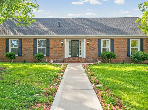 635 Country Club Ln, Hopkinsville, KY 42240