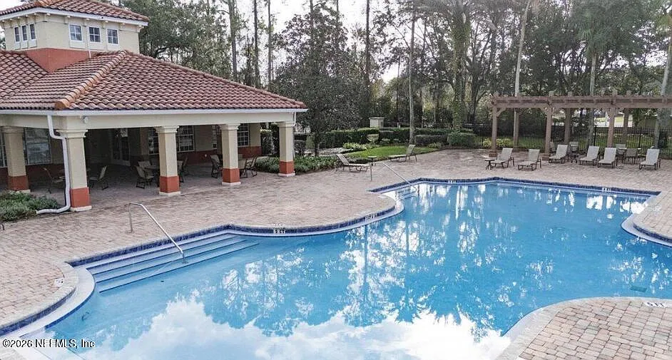 3 bed, 2.5 bath, 2075 sqft, $2,900 — Photo 2