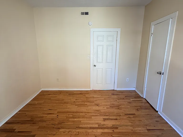 33 Dickerman St #D — Photo 10