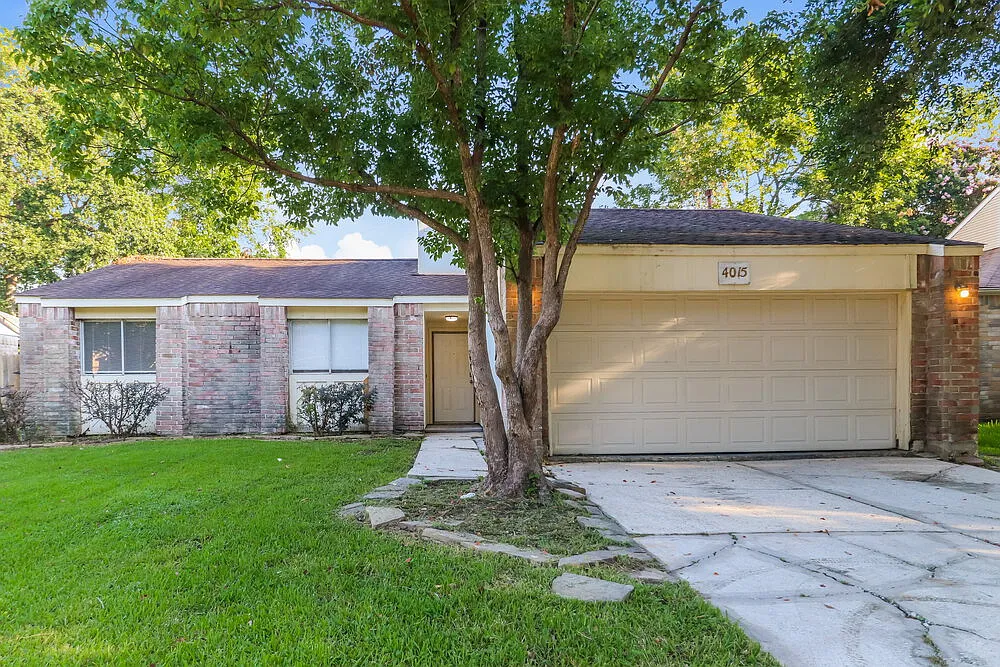 3 bed, 2.0 bath, 1256 sqft, $1,580 — Photo 1