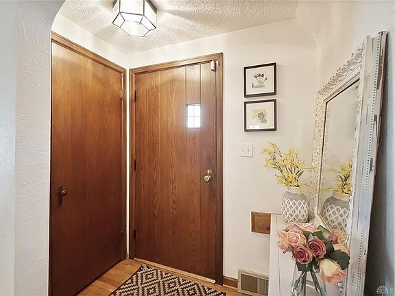 4th image of 1120 Delaine Ave