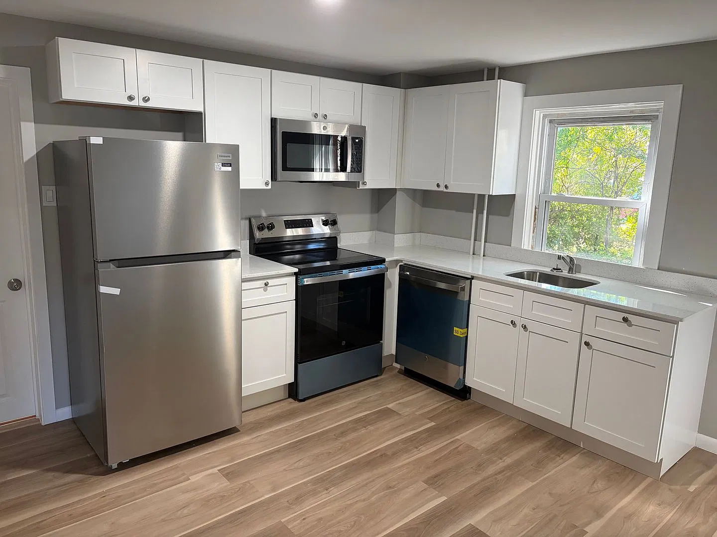 Renovated Twin Home Now Available for Lease. — Photo 4