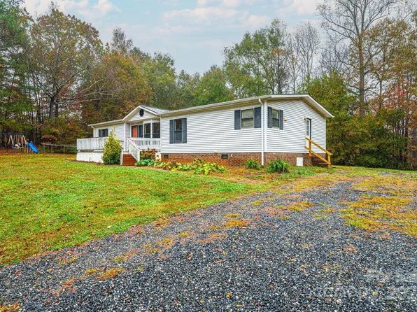 3945 Martin Fish Pond St, Hickory, NC 28602