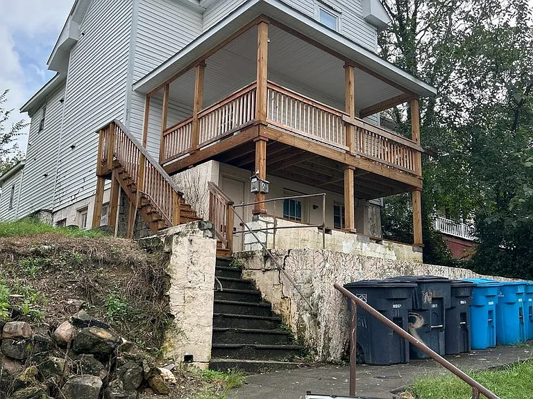 611 Stewart Ave SE — Photo 1