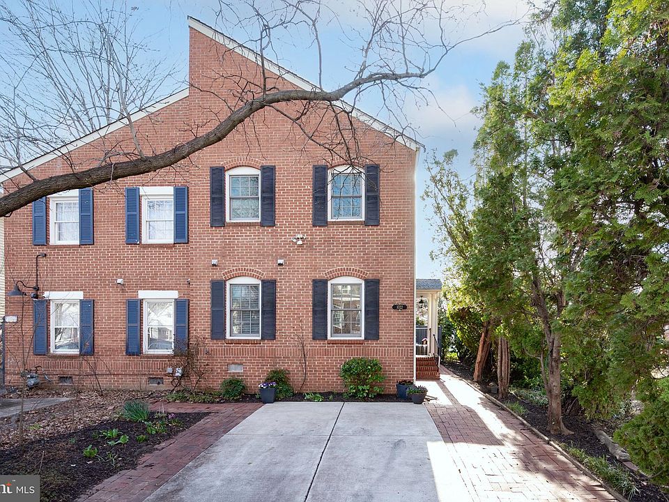 1st image of 1022 Powhatan St