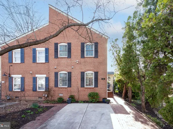 1022 Powhatan St, Alexandria, VA 22314