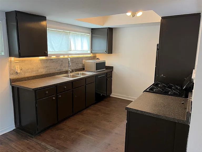 1975 Lexington St #2 — Photo 3