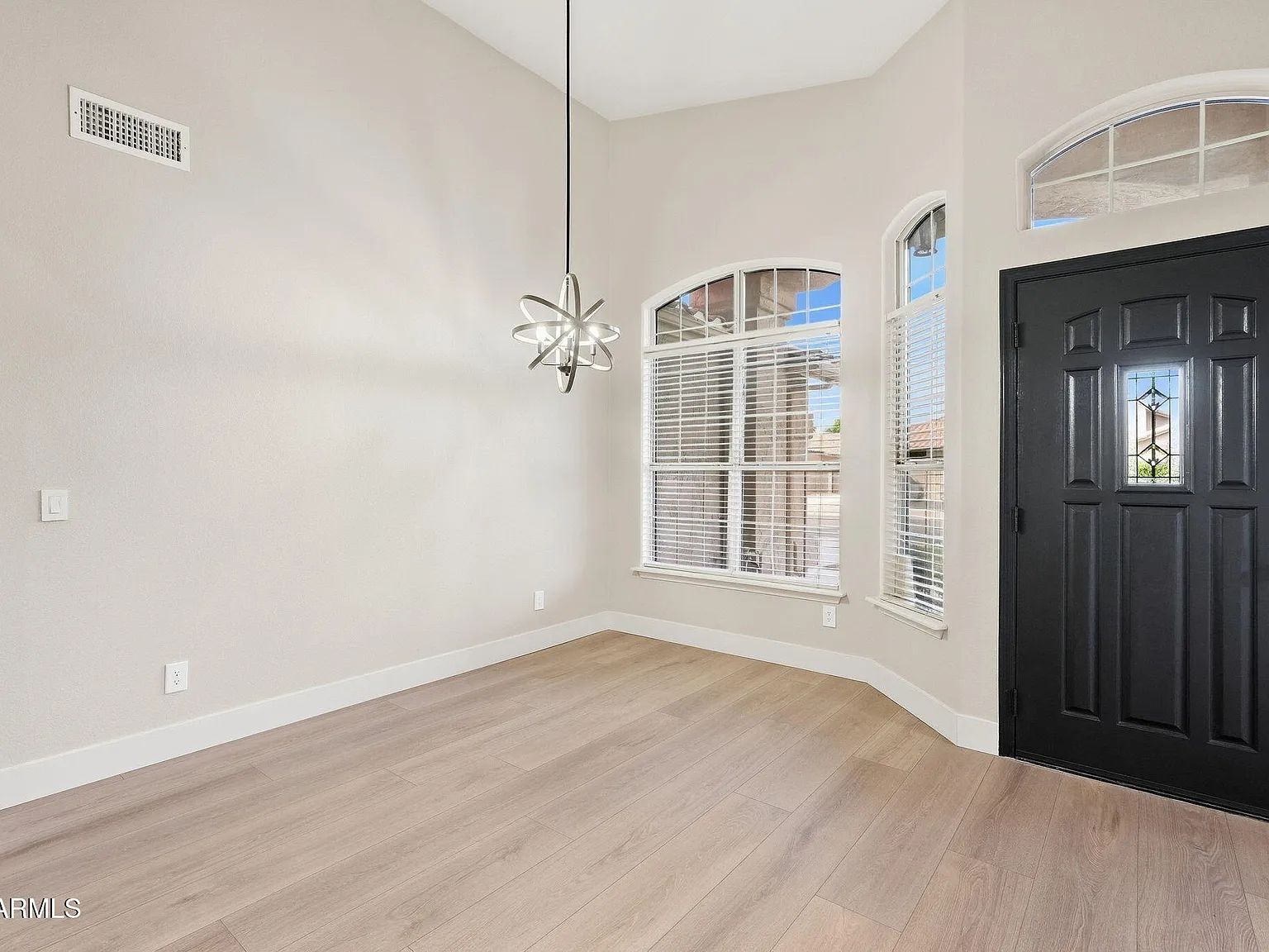 3 bed, 2.0 bath, 2179 sqft, $3,000 — Photo 2
