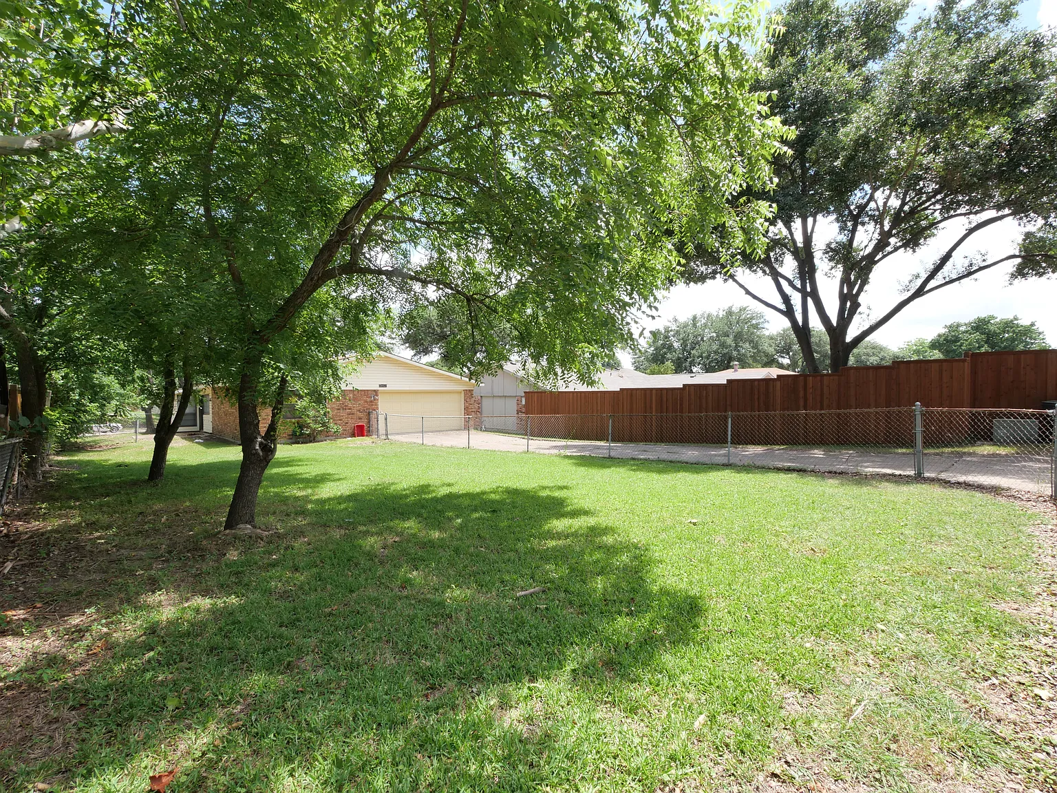 3401Meadow Oaks Drive — Photo 3