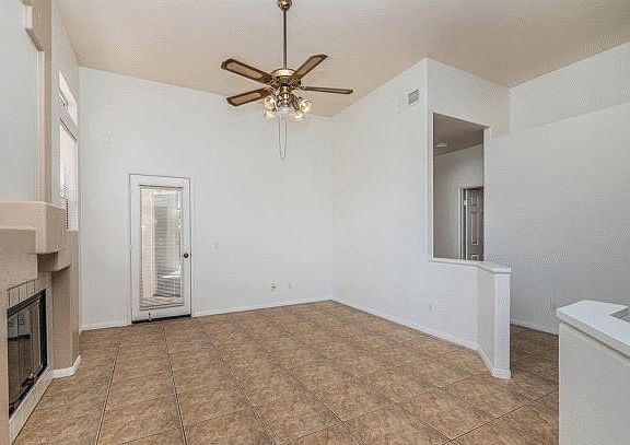3rd image of 572 Vista Miranda