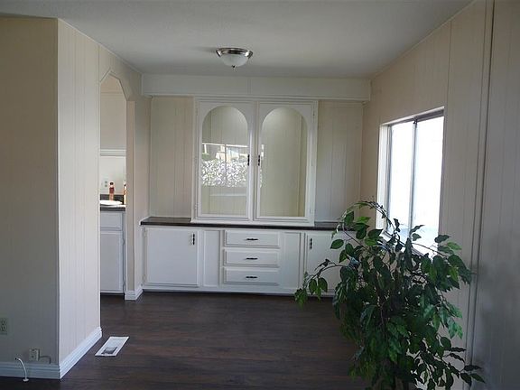3rd image of 211 N Citrus Ave Space 9