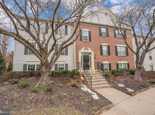 3808 Green Ridge Ct APT 302, Fairfax, VA 22033