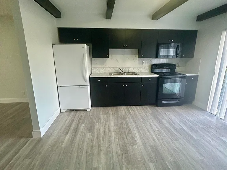 1401 NE 57th Pl #8 — Photo 11
