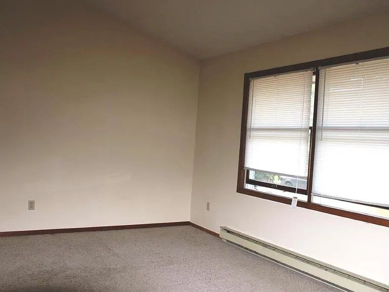 1624-1634 Greeley St S #1624 — Photo 6