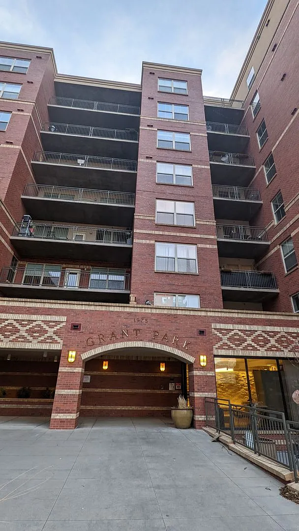 Gorgeous New 7th Floor Condo! City Views, Garage + All Utilities Incl. — Photo 3