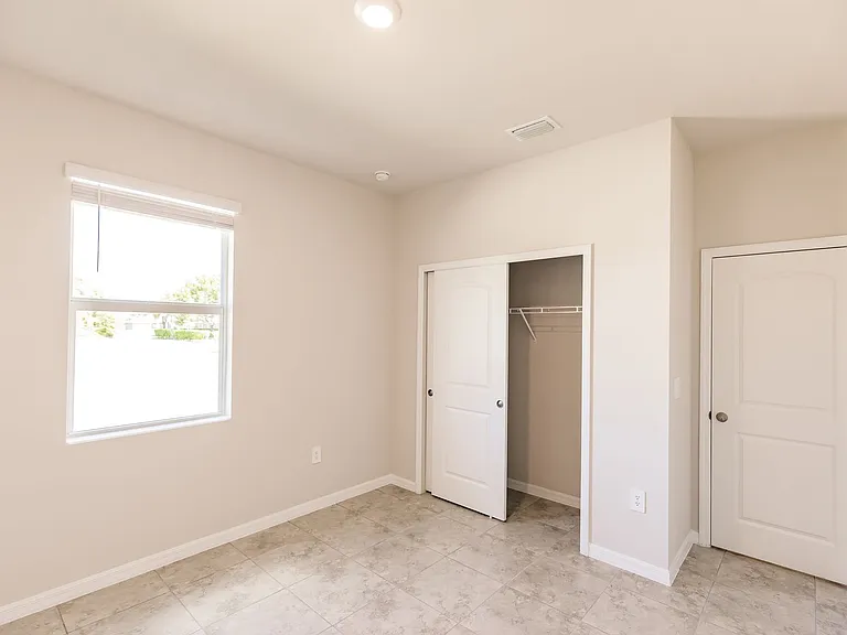 4243 NE 17th Ave — Photo 8