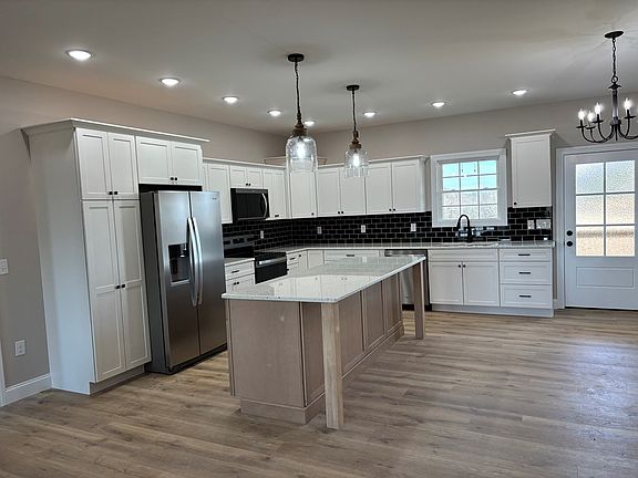 4th image of 111 Deer Ridge Ln