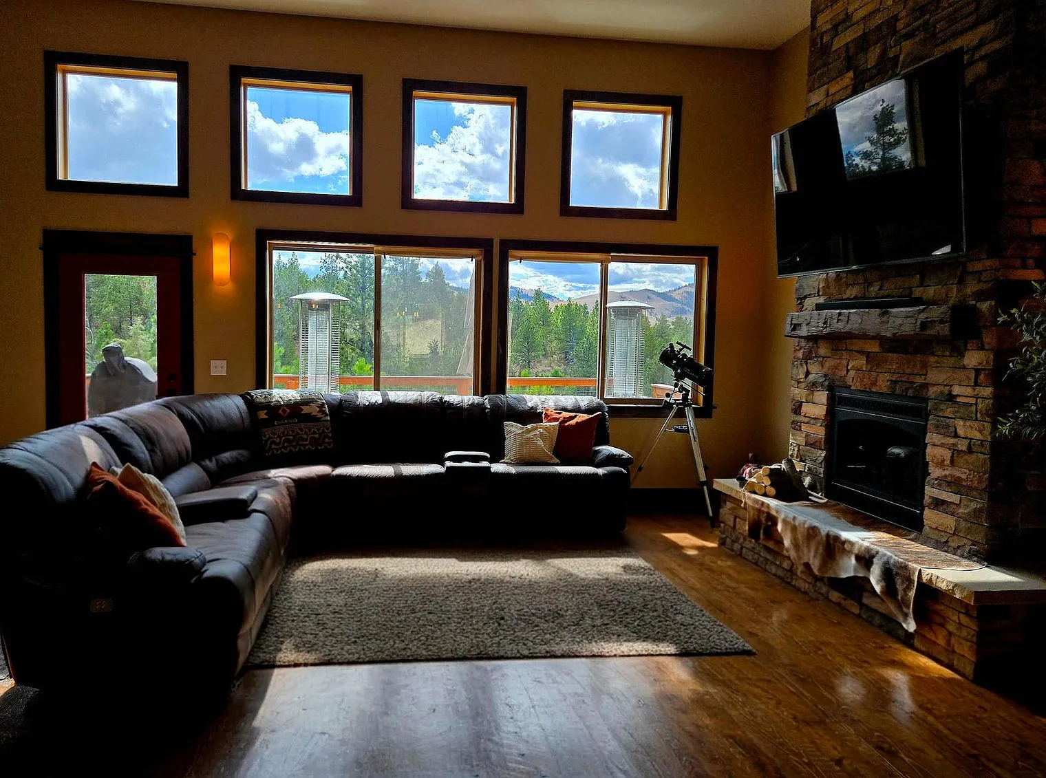 3 bed, 2.0 bath, 1625 sqft, $4,800 — Photo 1