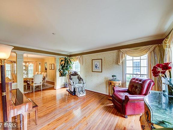 5th image of 46368 Esterbrook Cir