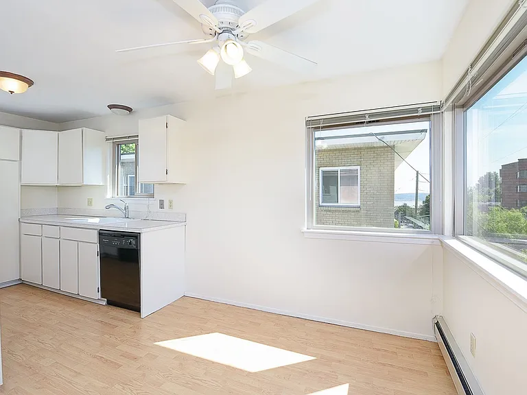 1408 Queen Anne Ave N — Photo 16