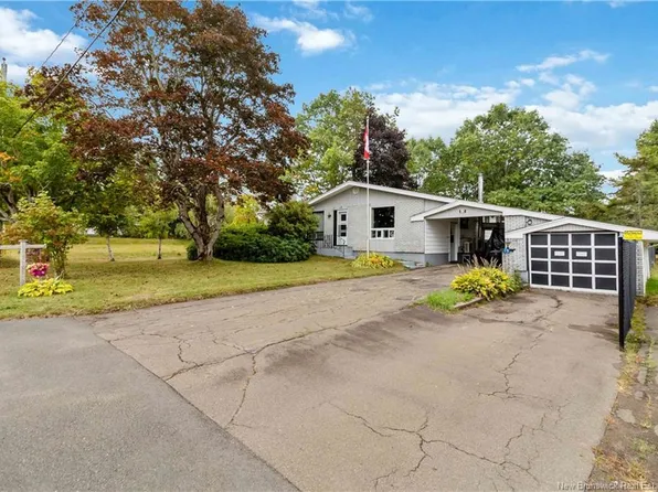 15 Canada St, Saint Antoine, NB E4V 1C4