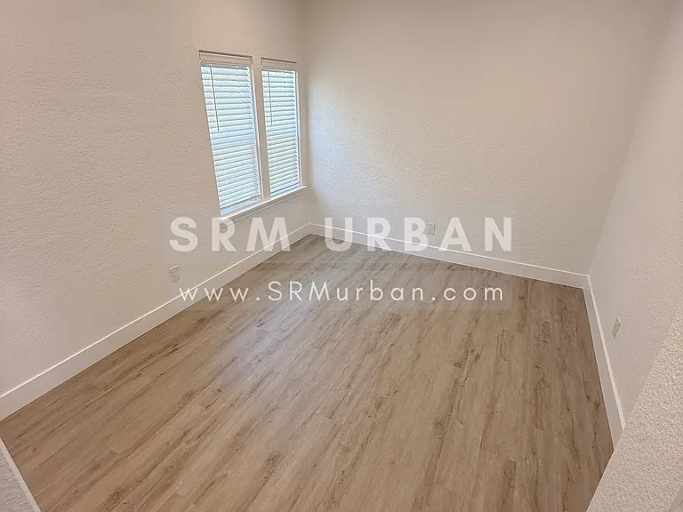 3925 7th Ave — Photo 11