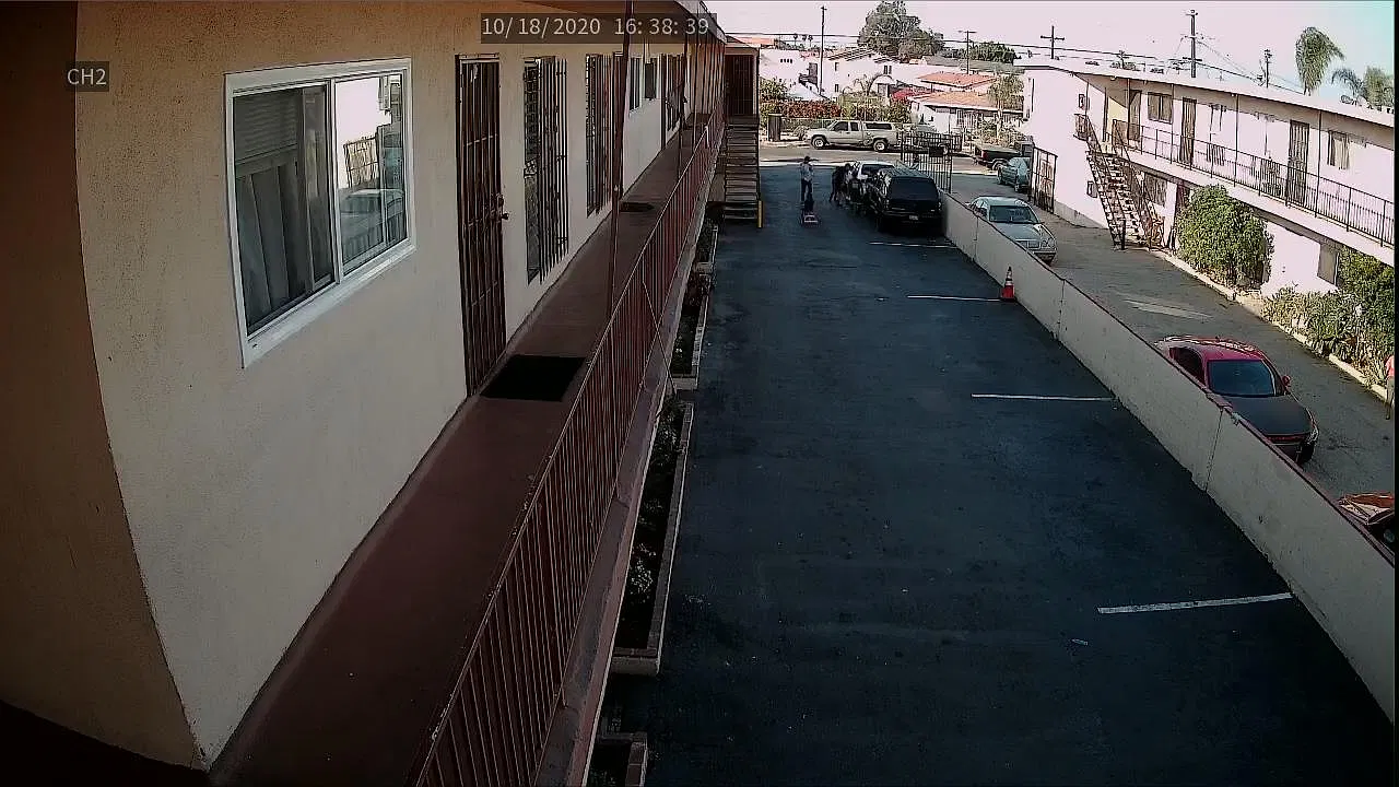 2 bed, 750 sqft, $1,900 — Photo 1