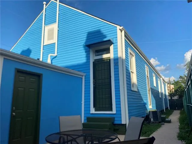 1433 Dauphine St — Photo 16