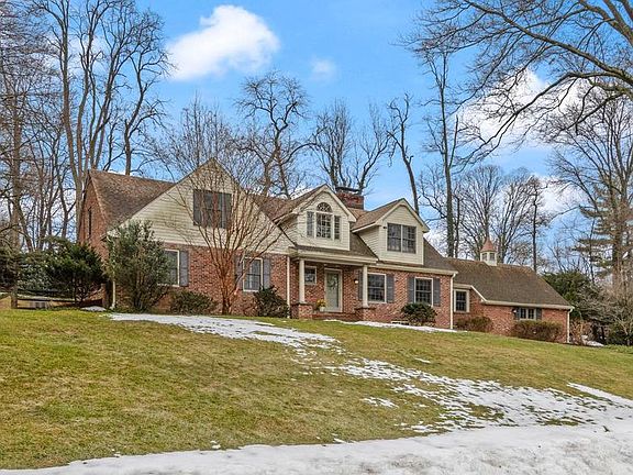 3rd image of 152 Hunters Ln