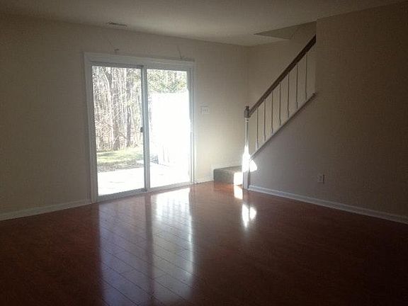 2nd image of 347 Kilarney Dr