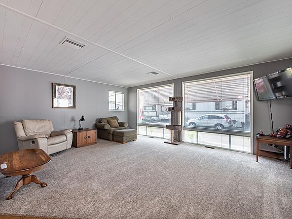 3rd image of 249 Farland St #249