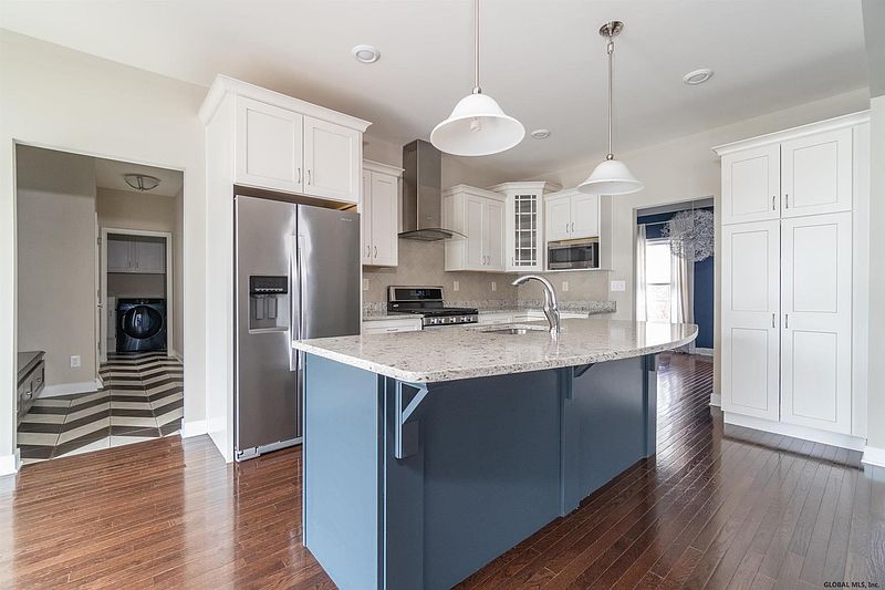5th image of 200 PARK RIDGE Drive