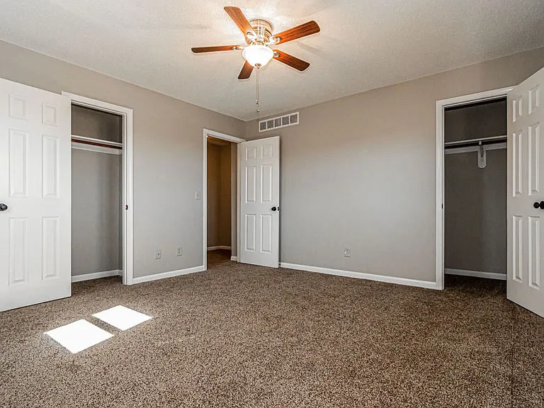 1369 Parkside Dr — Photo 14