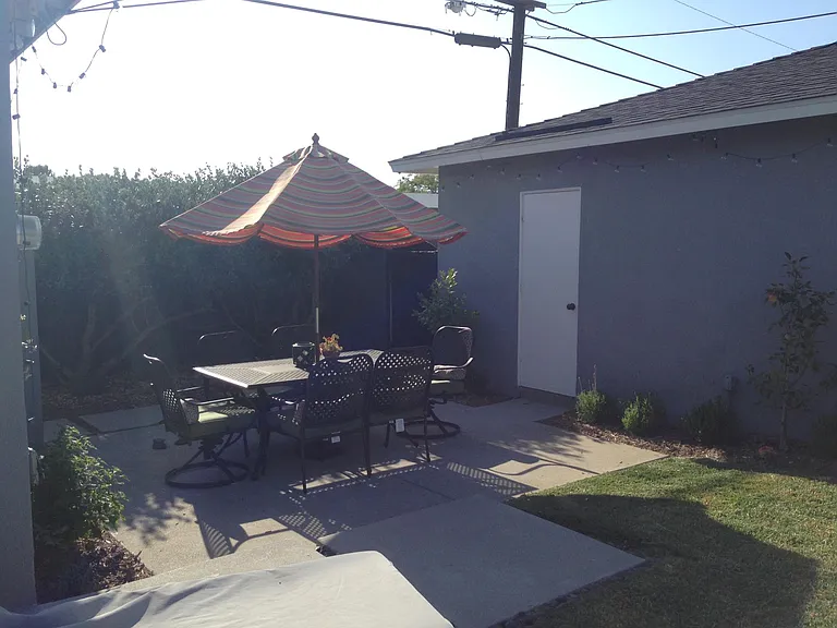Additional patio perfect for dining/entertaining