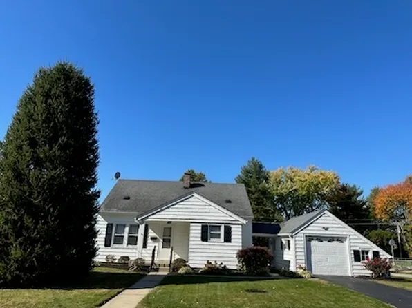 15 N 5th St, Batesville, IN 47006