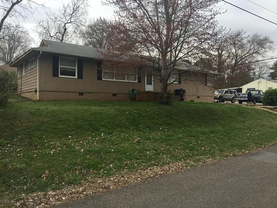 2nd image of 501 Ocala Dr