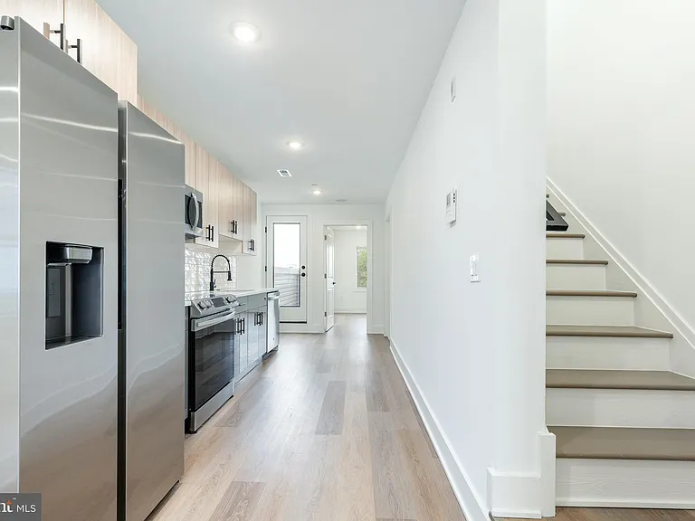 2252 N Front St #3 — Photo 5