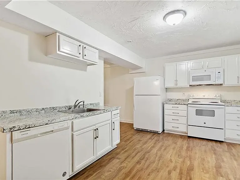 721 Wedgewood Dr #B — Photo 15