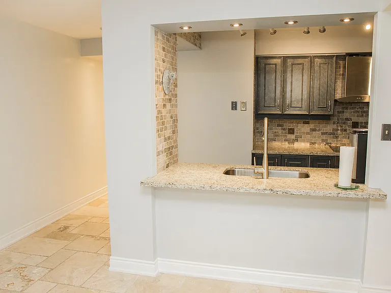 50 Eglinton Ave W #404 — Photo 5