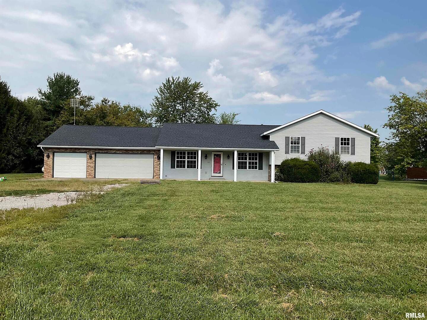 12 Hickory St, Nashville, IL 62263 | MLS #EB459860 | Zillow