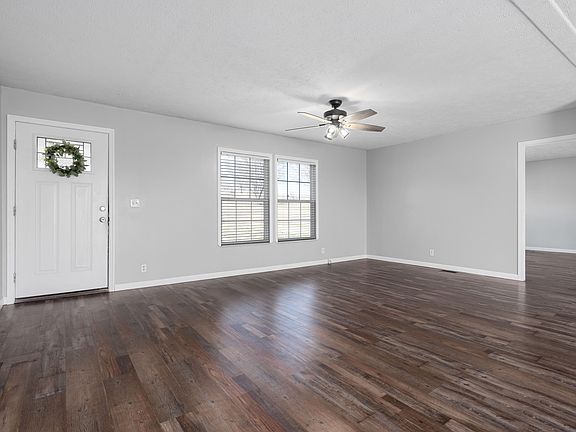 3rd image of 1088 Anderson Loop