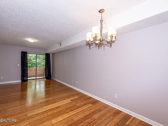 5th image of 124 Olympia Dr