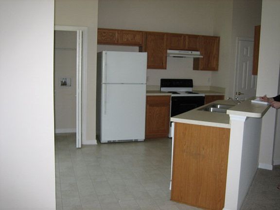 3rd image of 18 Rippling Brook Dr
