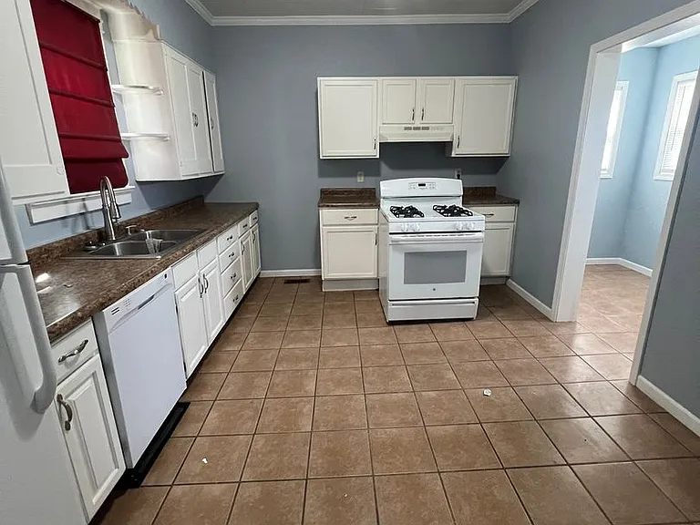 203 S Livergood St — Photo 6