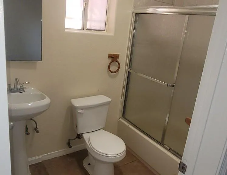 10406 Wilmington Ave — Photo 12