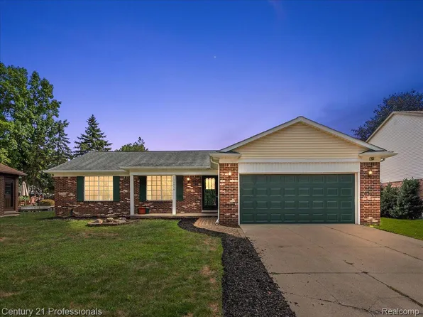 15958 Kingston Dr, Fraser, MI 48026