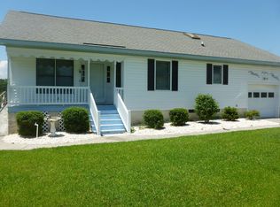 121 Dixon Dr, Newport, NC 28570