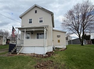 63 9th St, Lucernemines, PA 15754